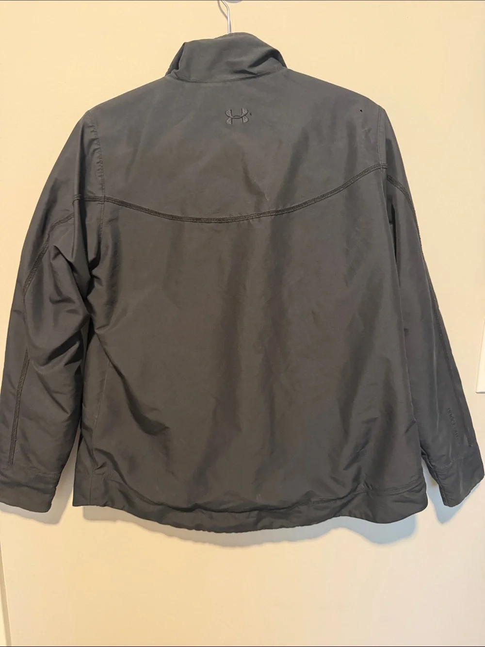 Under Armour Men's Black Lightweight Jacket with Zip Pockets Medium.